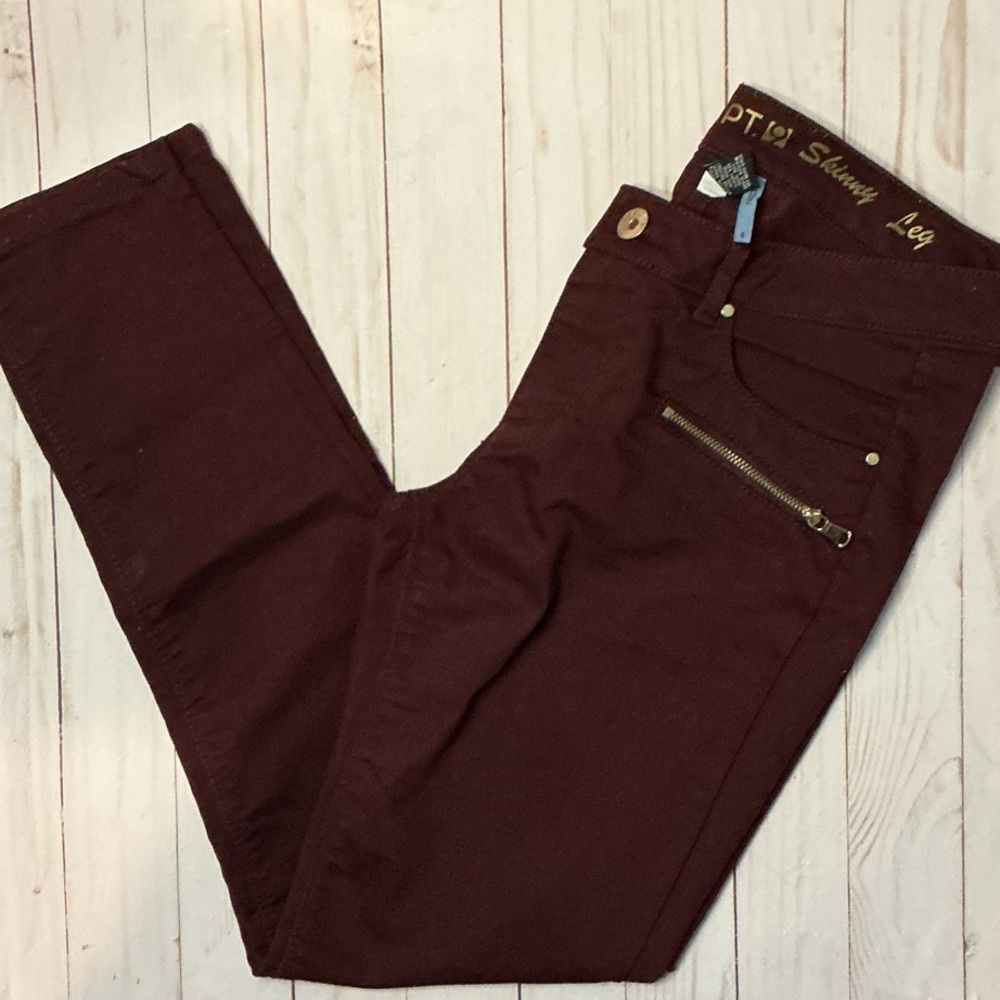 Apt. 9 Burgundy Skinny Jeans with Gold Zipper Details size 6 like new